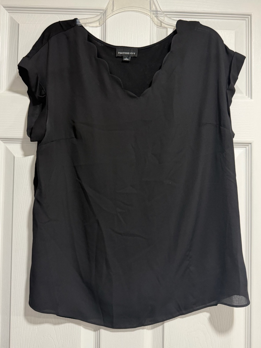 Black Scallop Neck Short Sleeve Top